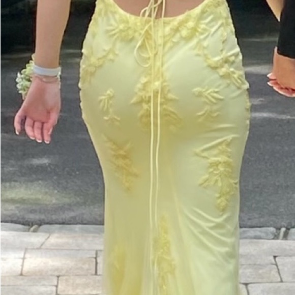 PROM SEASON! Make an offer!
Gorgeous yellow gown - Picture 10 of 13